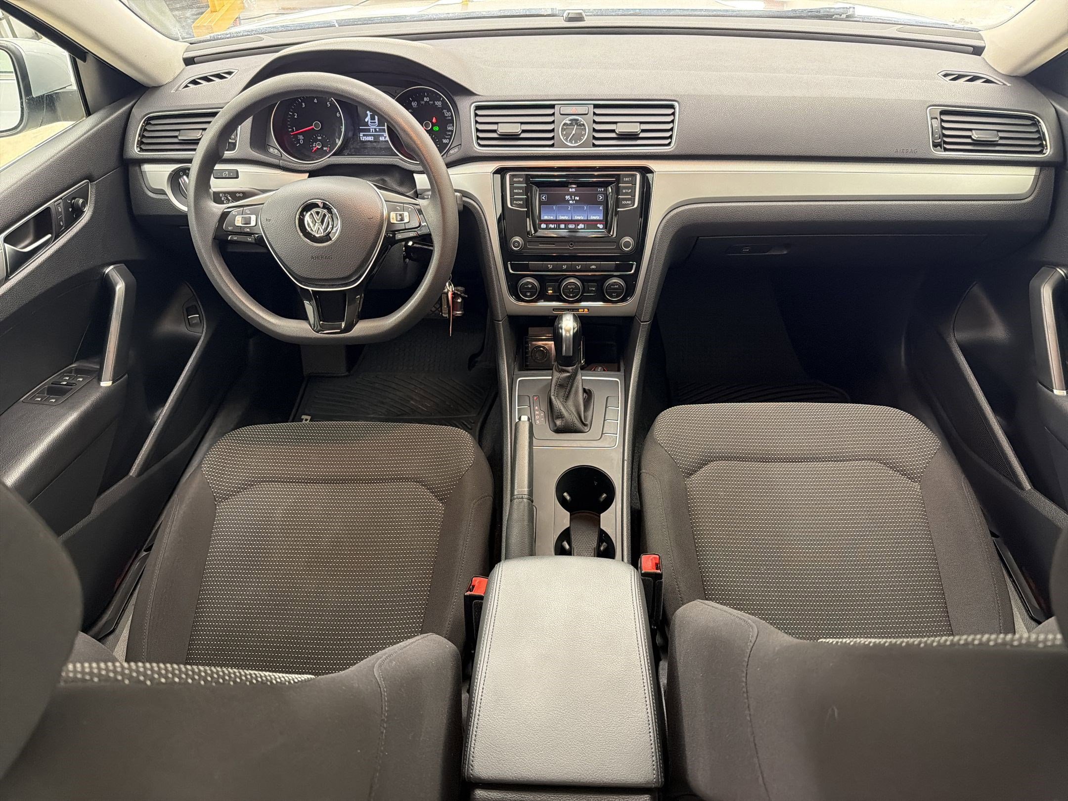 Used 2016 Volkswagen Passat 1.8T R-Line image 15