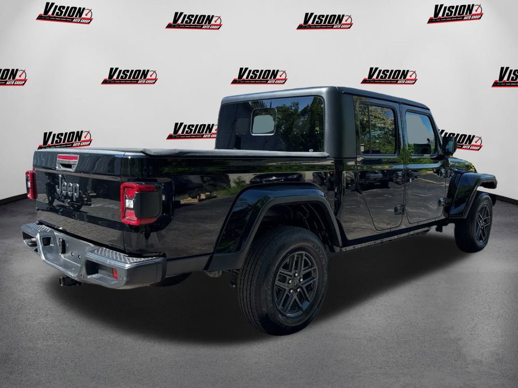 Used 2024 Jeep Gladiator Sport image 5