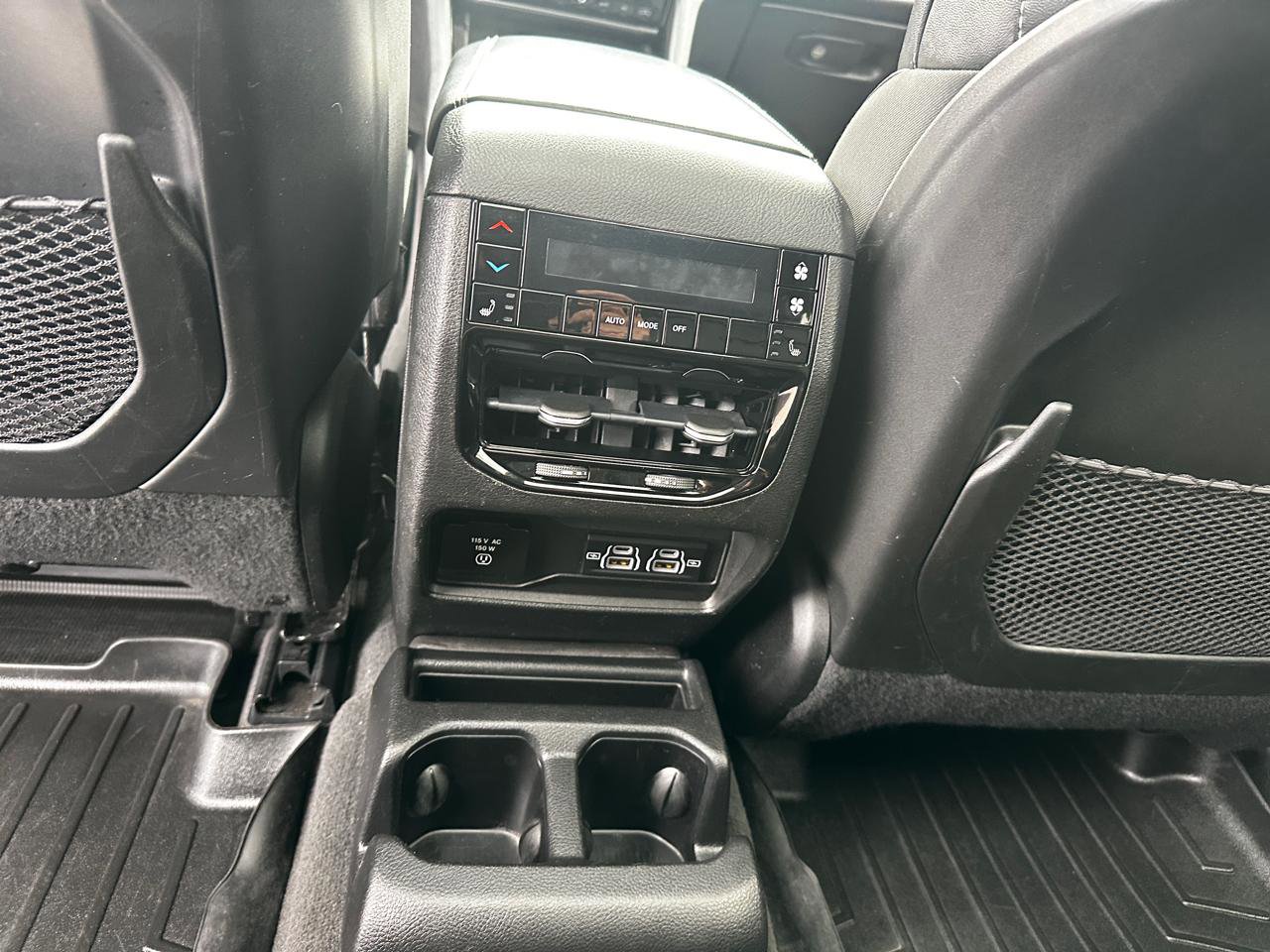 Used 2022 Jeep Grand Cherokee L Limited AWD/4WD image 23