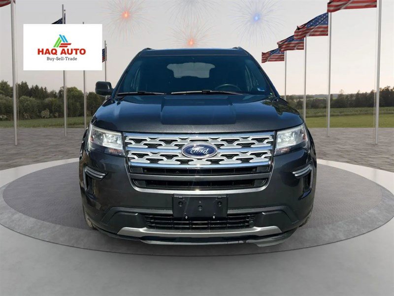Used 2019 Ford Explorer XLT image 2