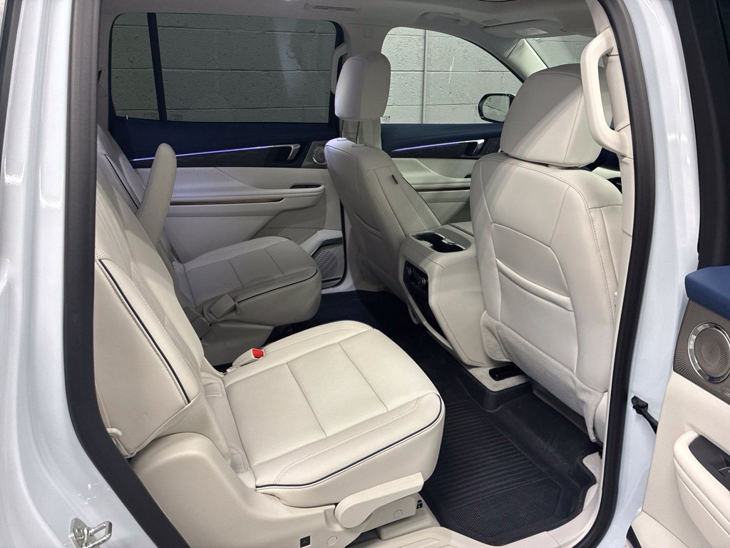 Used 2026 Buick Enclave Avenir w/ Super Cruise Package AWD/4WD image 11