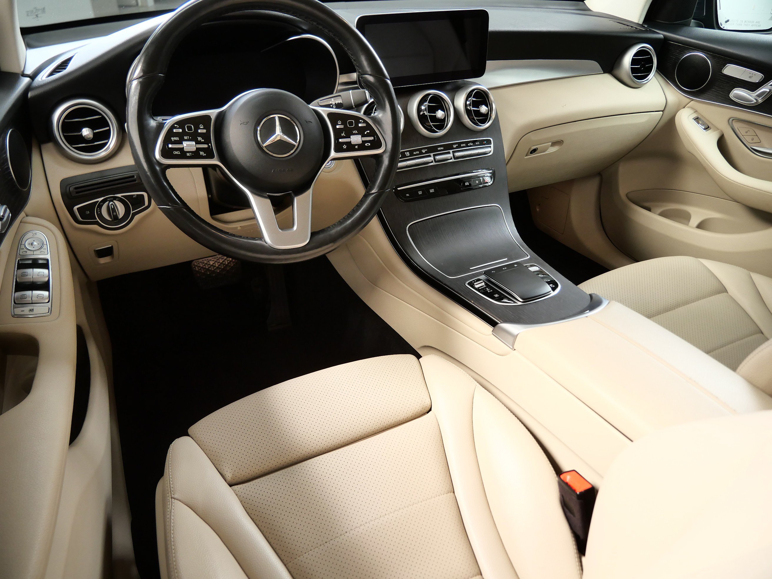 Used 2022 Mercedes-Benz GLC 300 4MATIC image 2