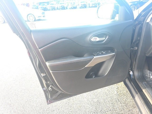 Used 2020 Jeep Cherokee Limited image 10