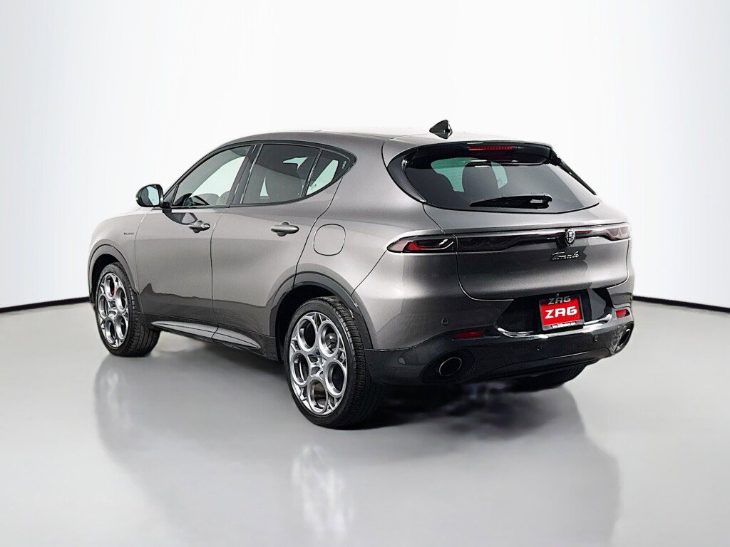 Used 2024 Alfa Romeo Tonale Veloce image 3