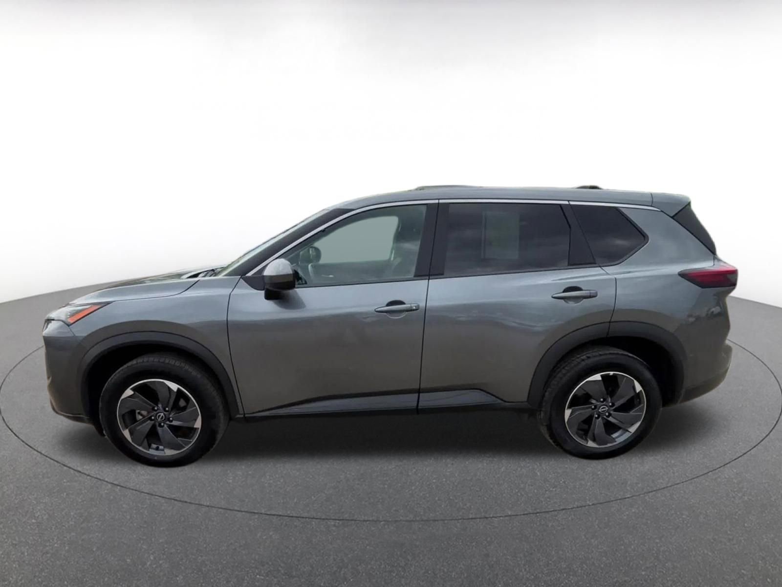 Used 2025 Nissan Rogue SV FWD image 9