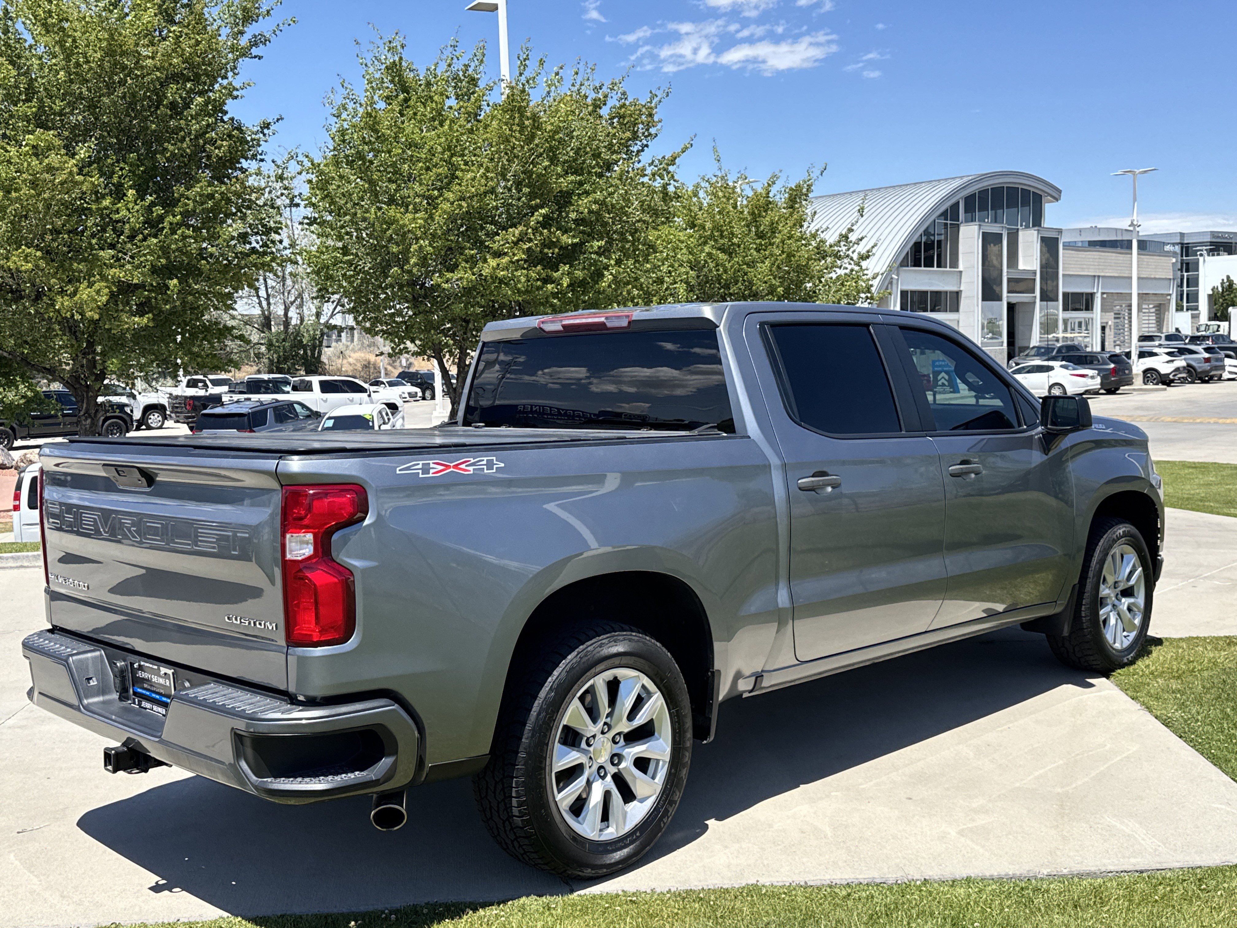 Used 2020 Chevrolet Silverado 1500 Custom w/ Custom Value Package AWD/4WD image 5