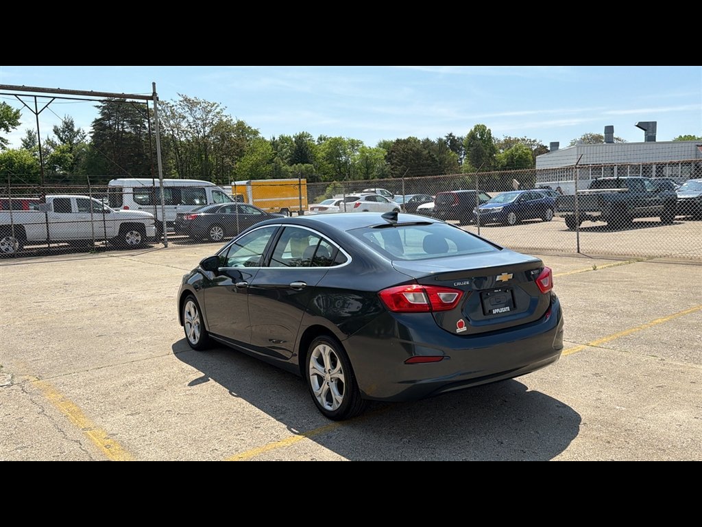 Used 2018 Chevrolet Cruze Premier FWD image 4