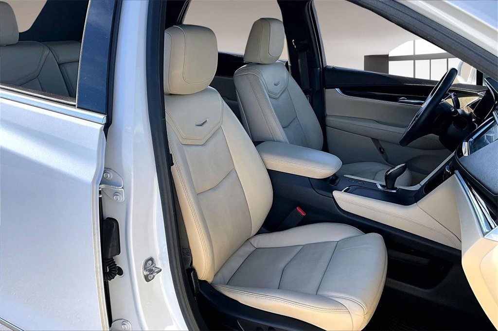 Used 2018 Cadillac XT5 Premium Luxury w/ Driver Assist Package image 7