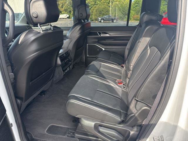 Used 2024 Jeep Wagoneer Series II w/ Flexible Seating Group image 15
