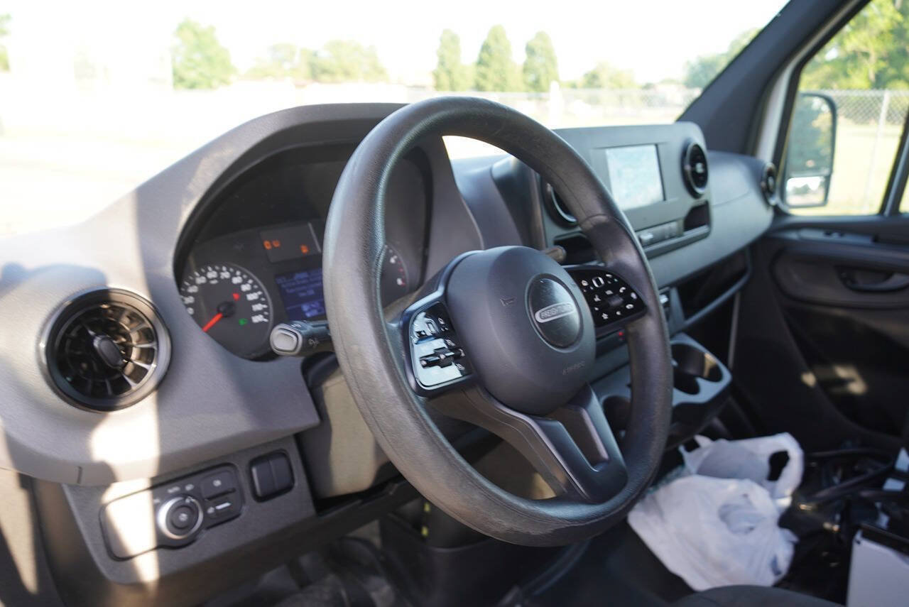 Used 2020 Freightliner Sprinter 2500 RWD image 15