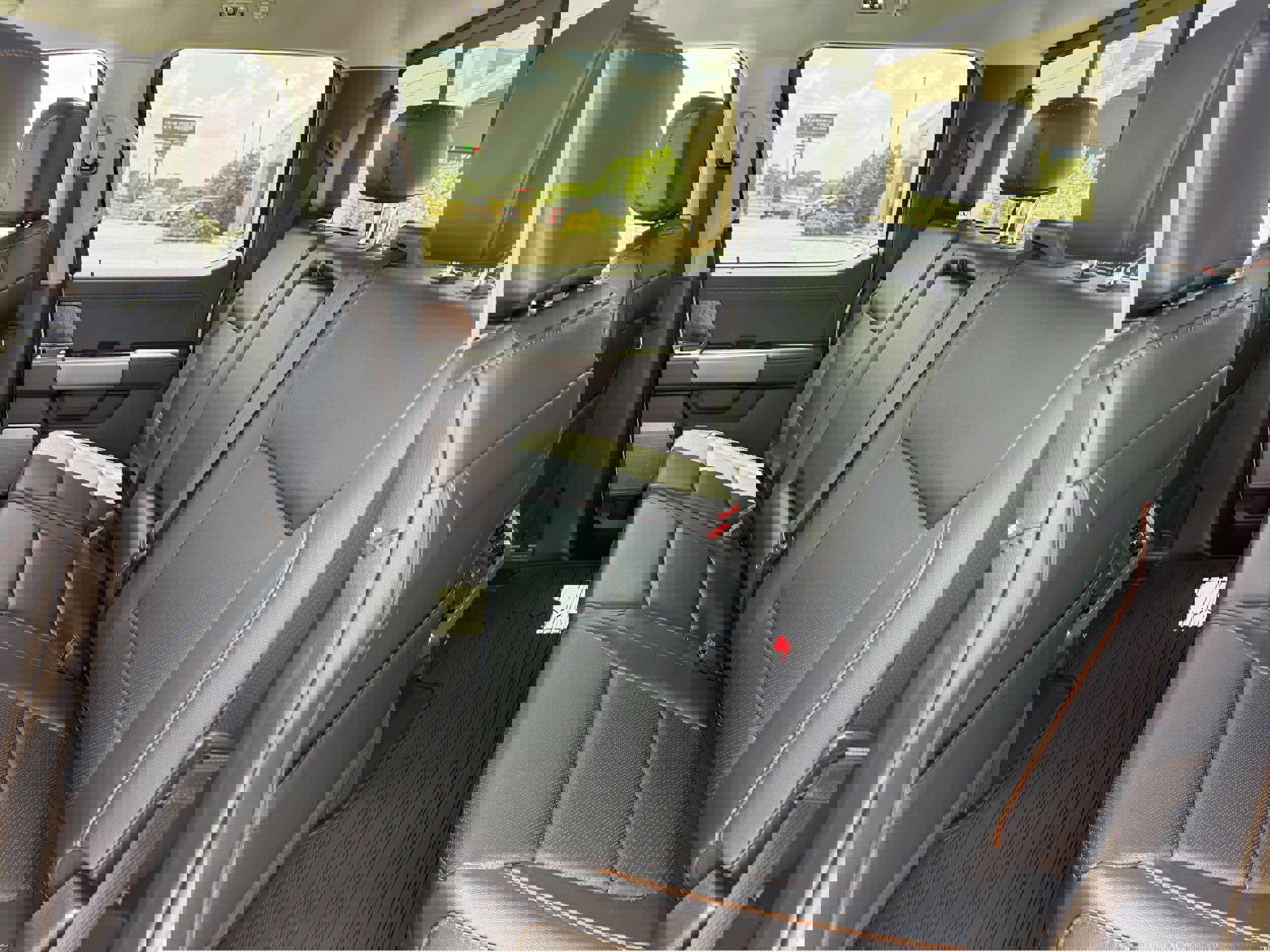 New 2025 Ford F350 Lariat w/ Lariat Ultimate Package image 14