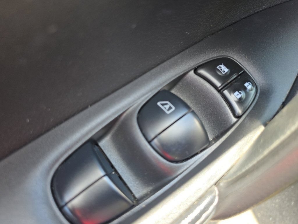 Used 2019 Nissan Rogue Sport SV AWD/4WD image 29