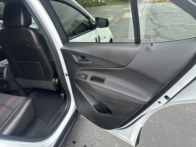 Used 2022 Chevrolet Equinox RS w/ Infotainment Package image 19