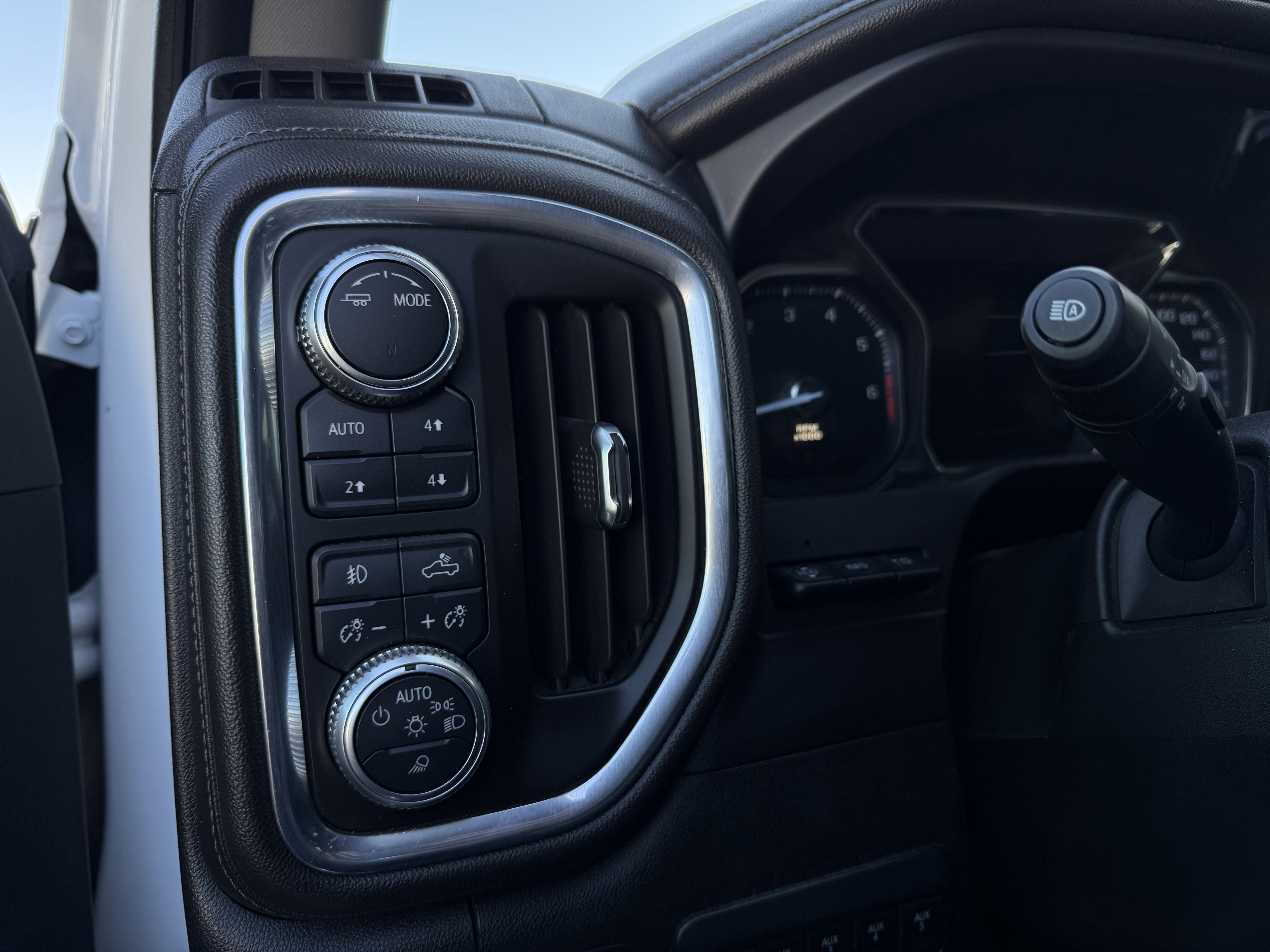 Used 2020 GMC Sierra 2500 SLT w/ SLT Premium Plus Package image 28