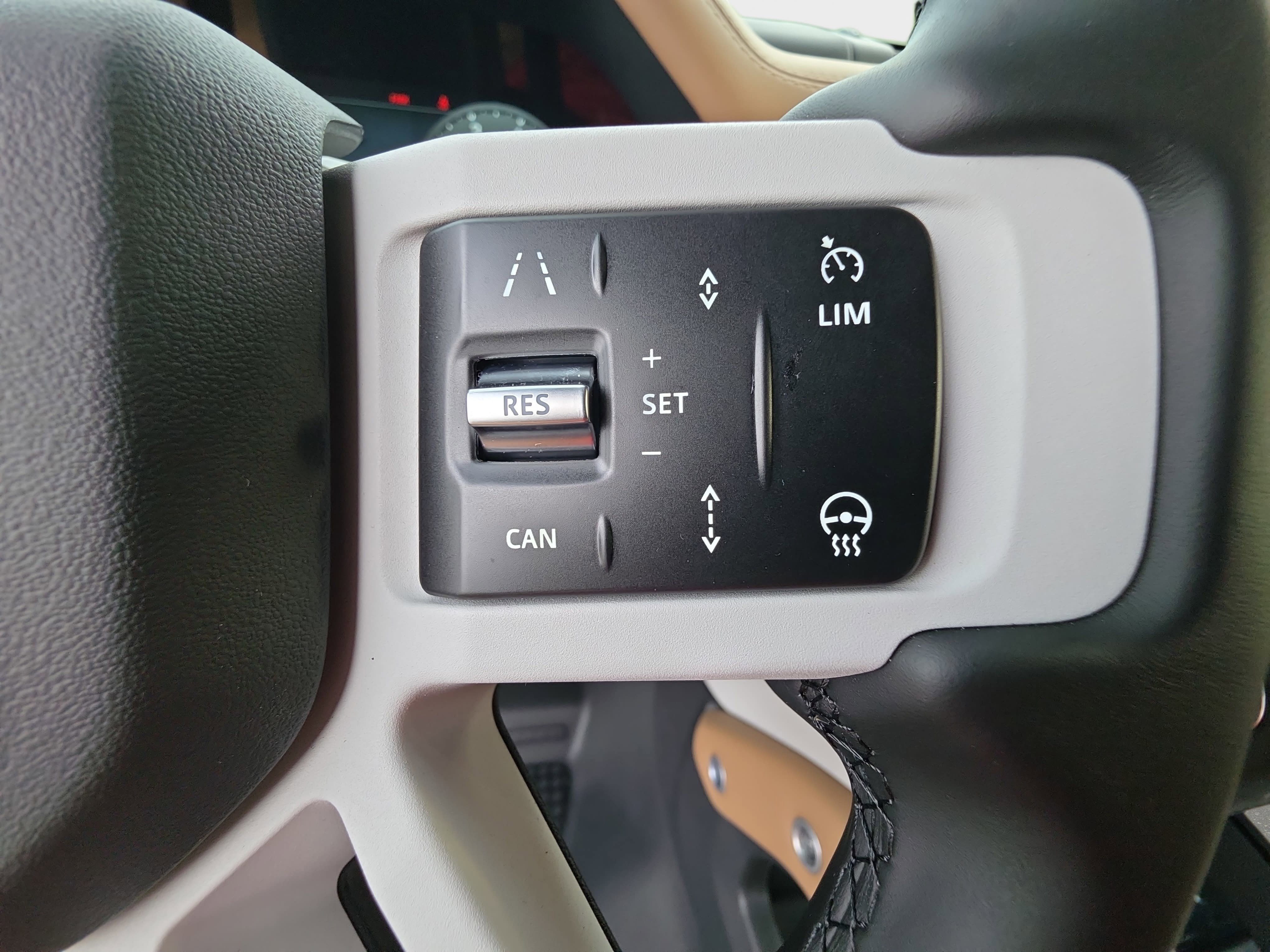 New 2026 Land Rover Defender 110 X-Dynamic SE AWD/4WD image 17