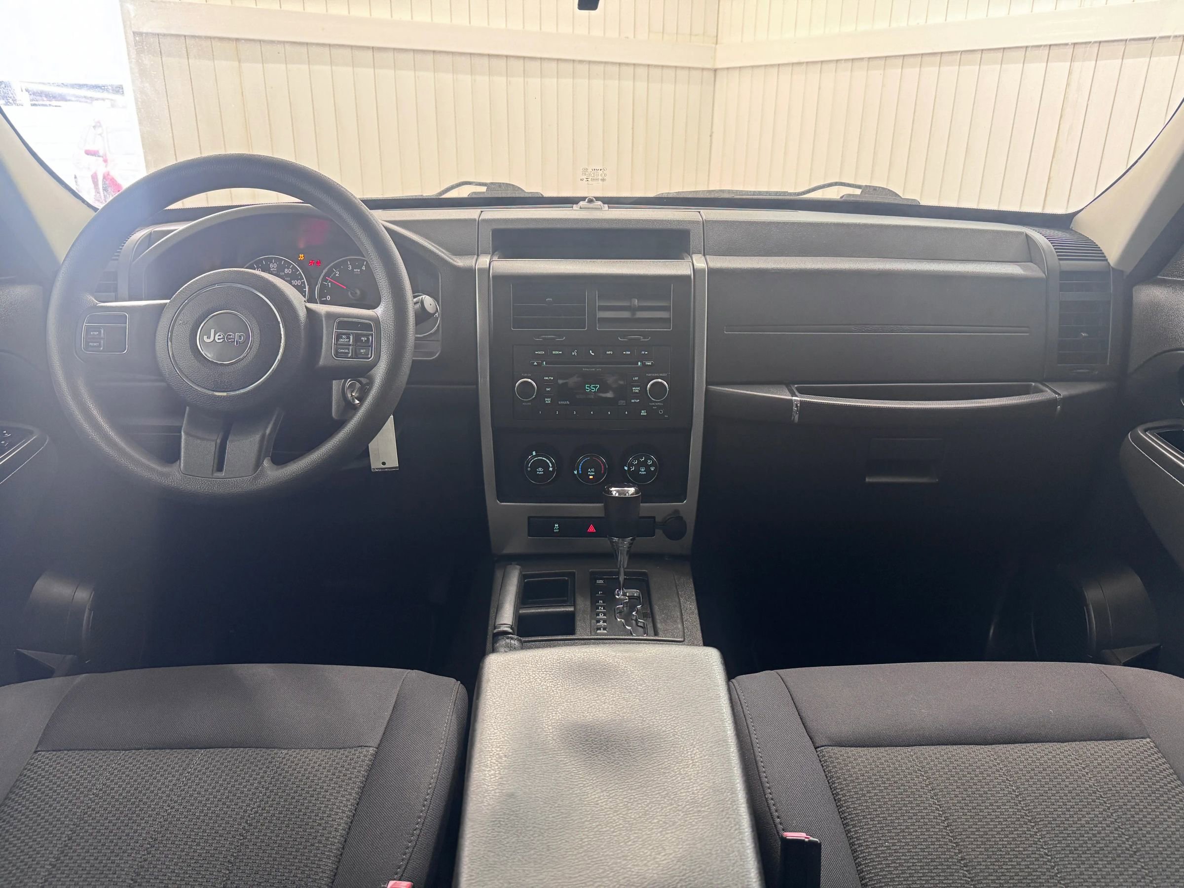 Used 2011 Jeep Liberty Sport image 16