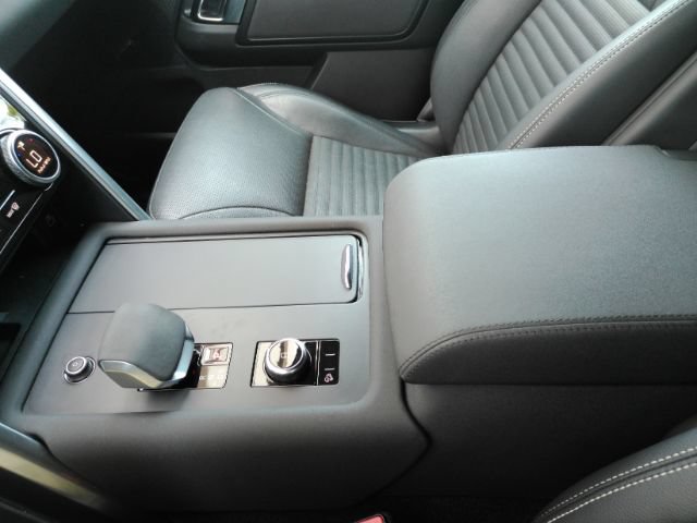 Used 2023 Land Rover Discovery S AWD/4WD image 48