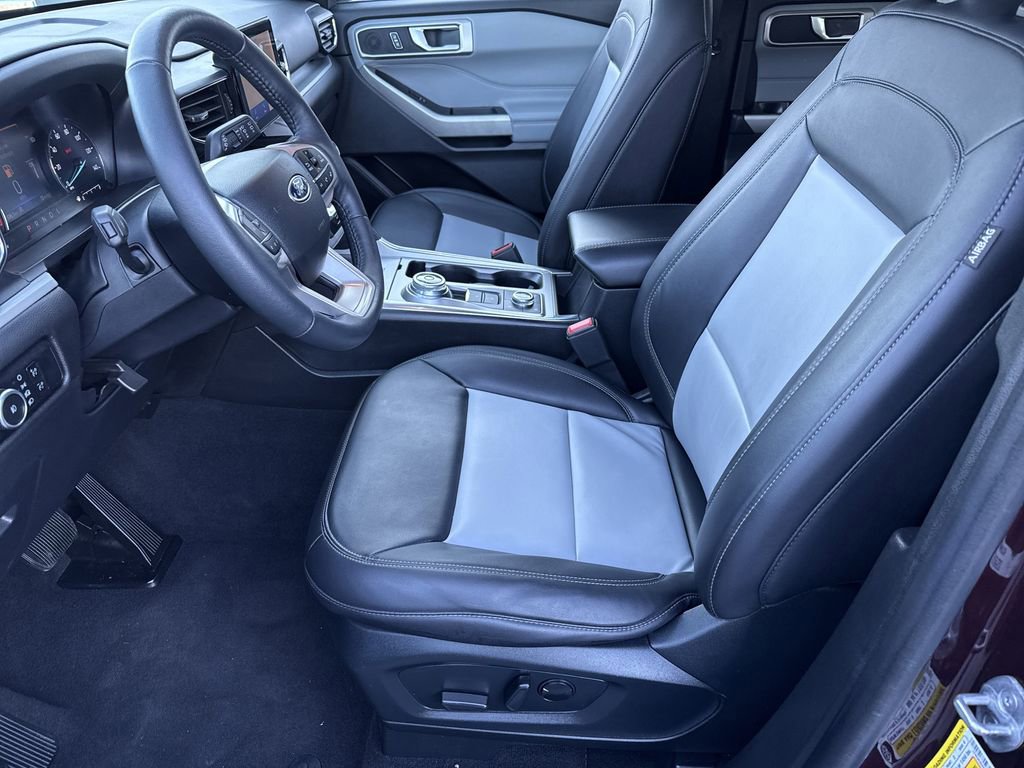 Used 2023 Ford Explorer XLT w/ Equipment Group 202A image 9