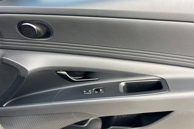 Certified 2025 Hyundai Elantra SEL FWD image 21