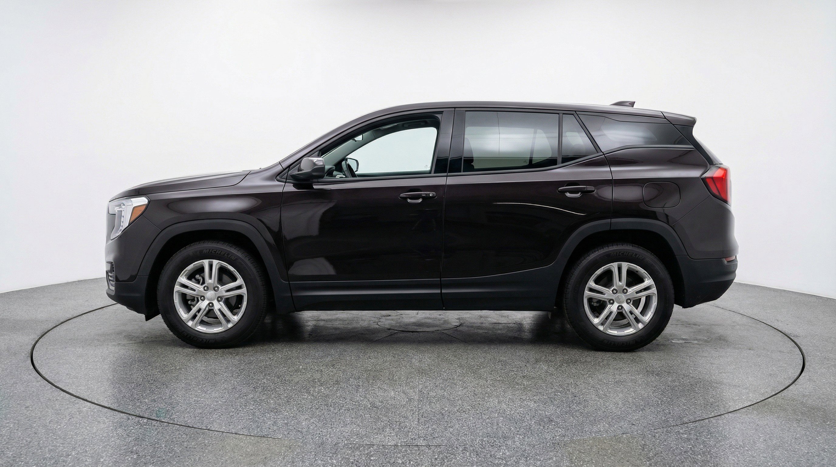 Used 2024 GMC Terrain SLE FWD image 5