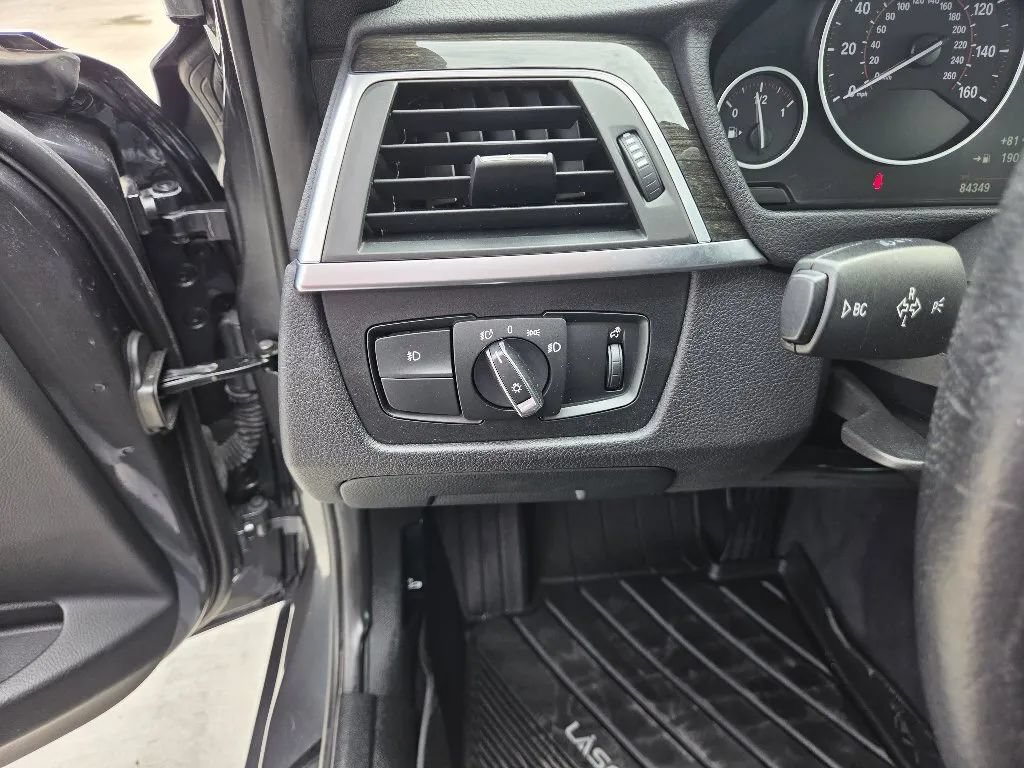 Used 2017 BMW 330i Sedan RWD image 25