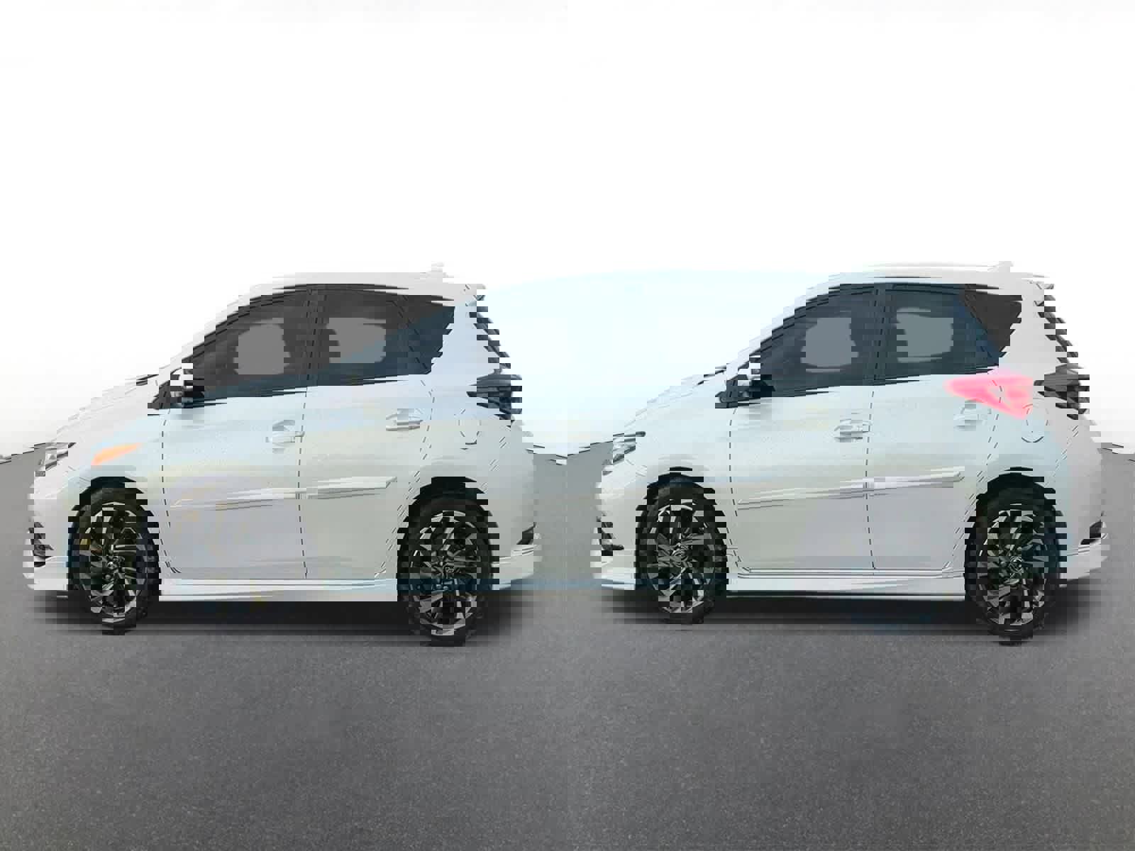 Used 2017 Toyota Corolla iM image 3