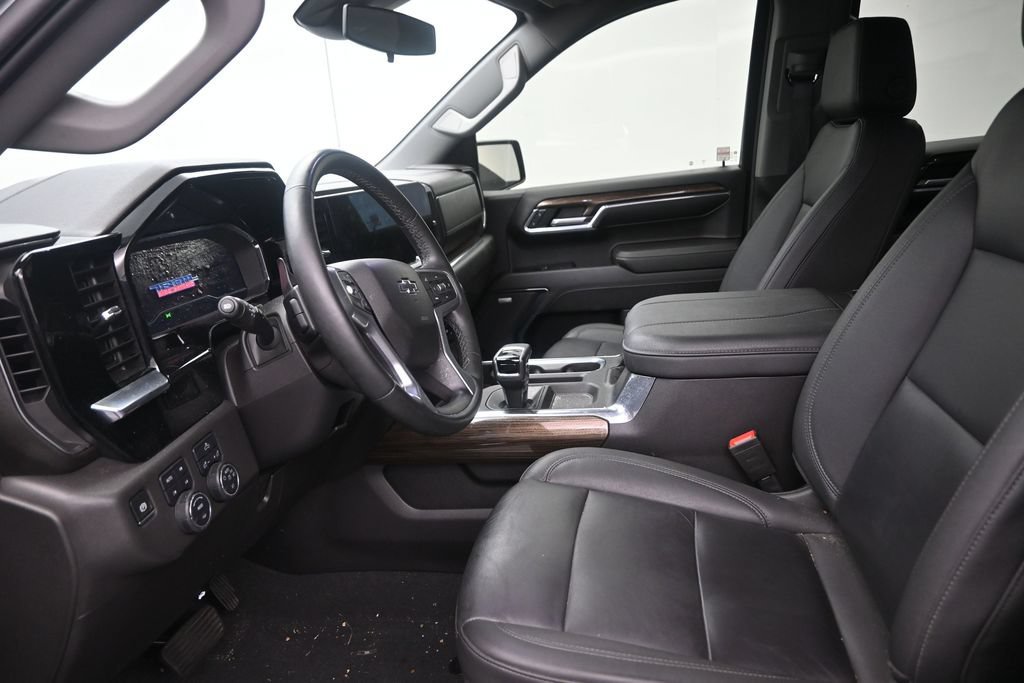 Used 2024 Chevrolet Silverado 1500 LT Trail Boss w/ Convenience Package II AWD/4WD image 12