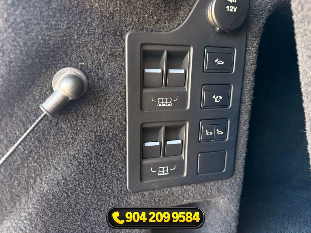 Used 2017 Land Rover Discovery HSE image 28