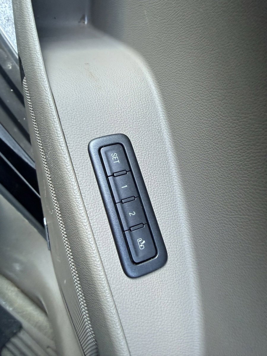 Used 2015 Chevrolet Suburban LTZ image 42