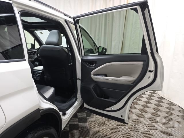 Used 2025 Subaru Forester Limited image 32