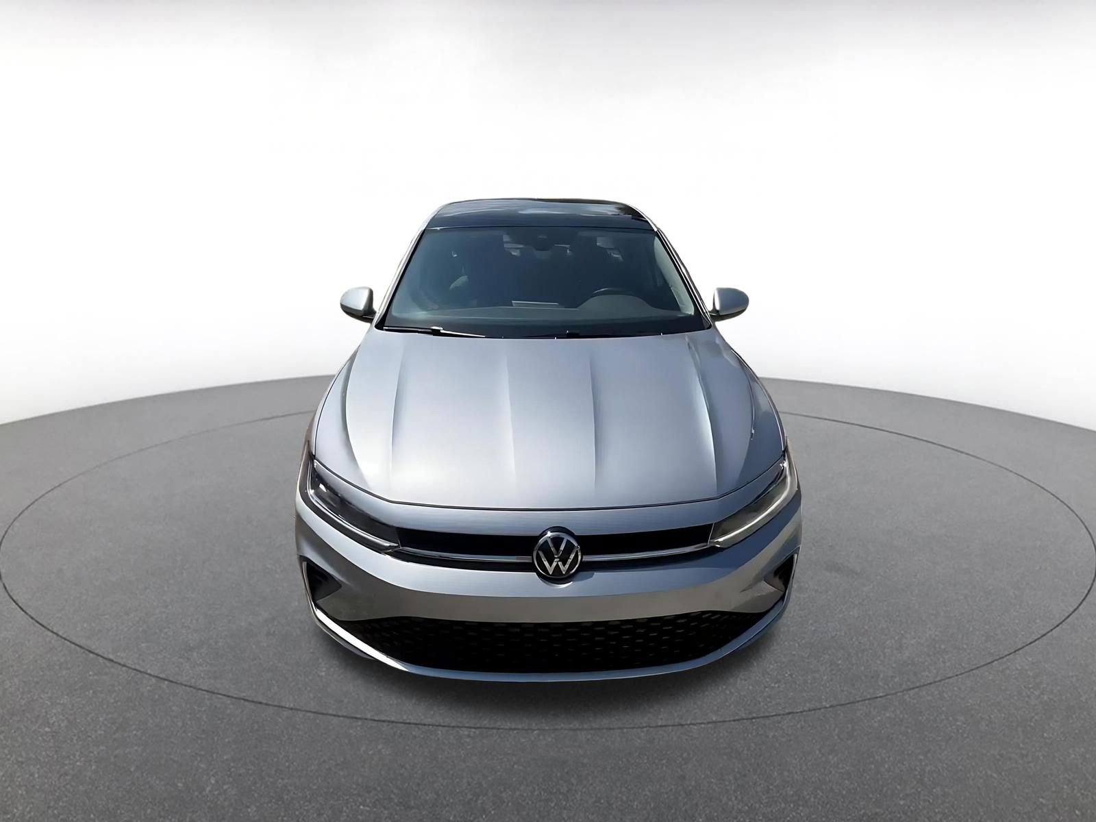 Used 2025 Volkswagen Jetta SE image 4