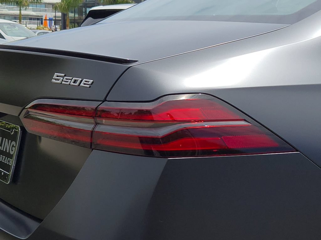 New 2027 BMW 550e xDrive AWD/4WD image 4