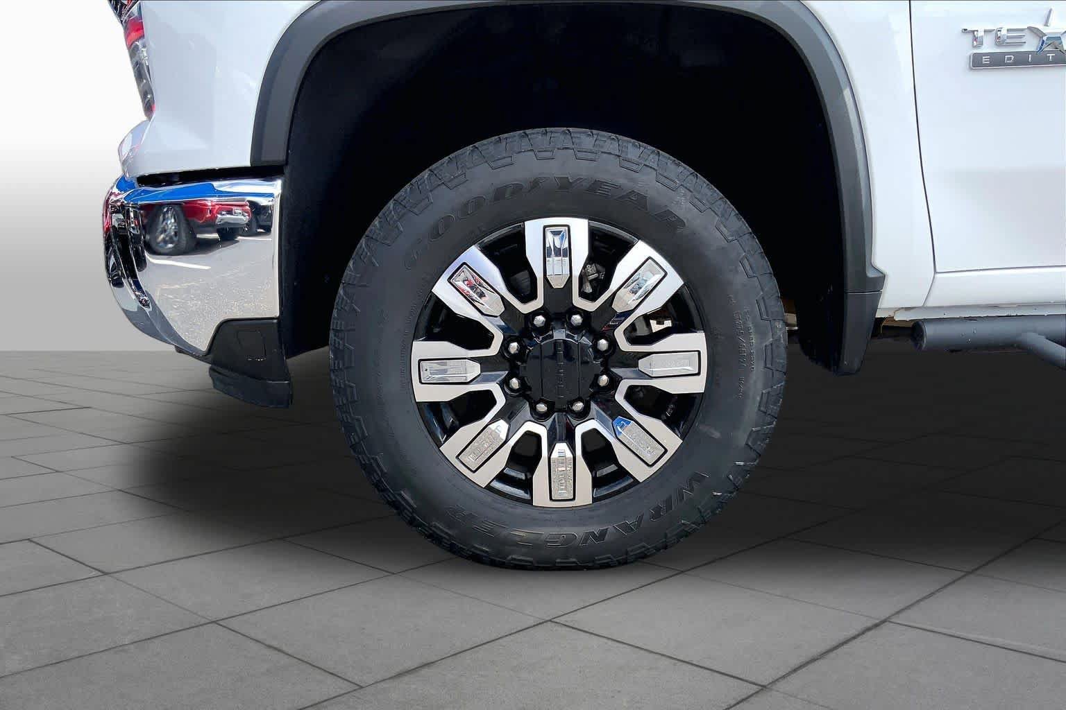 Used 2024 Chevrolet Silverado 2500 LT w/ Texas Edition AWD/4WD image 11