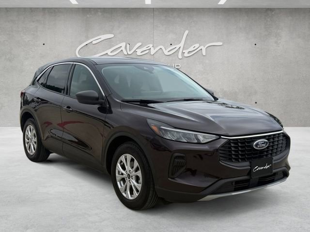 Used 2023 Ford Escape Active w/ Tech Pack #1 FWD image 2