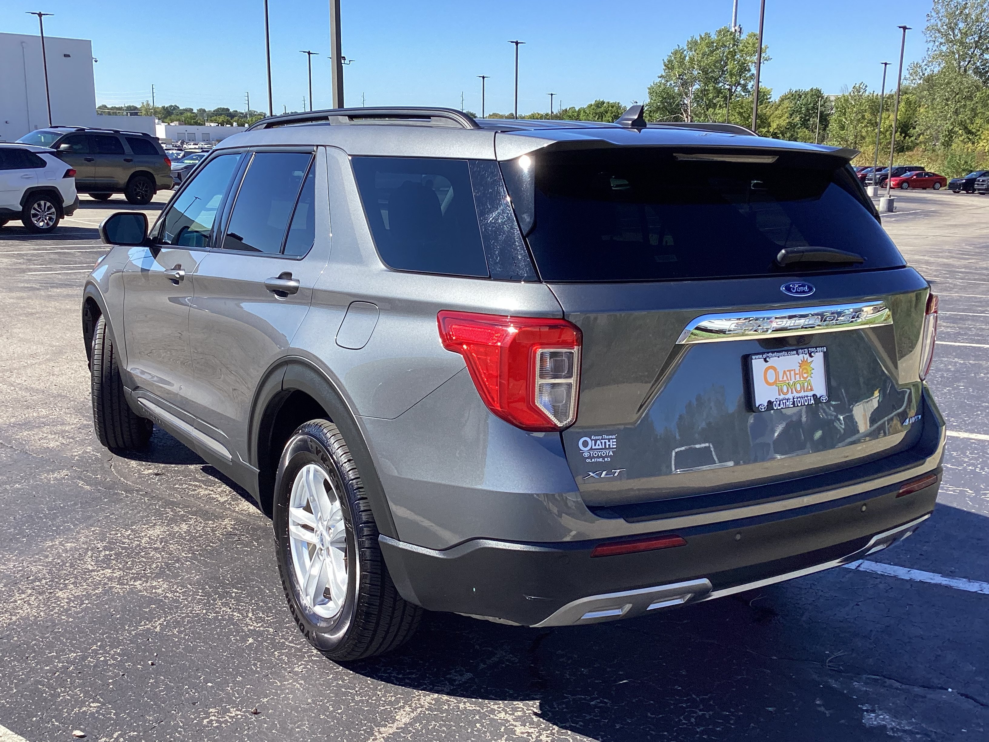 Used 2023 Ford Explorer XLT w/ Equipment Group 202A AWD/4WD image 3