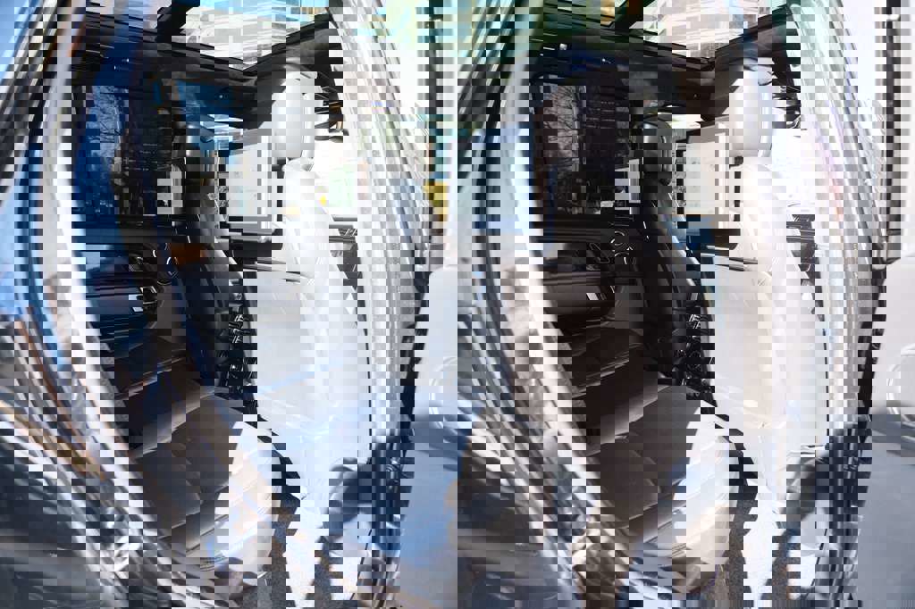 Used 2019 Land Rover Range Rover Autobiography image 29