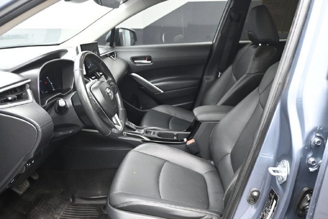 Used 2024 Toyota Corolla Cross XLE w/ Convenience Package AWD/4WD image 5