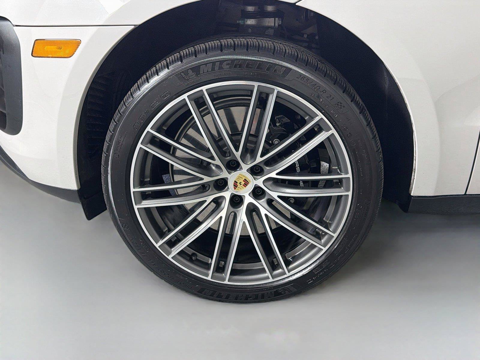 Certified 2025 Porsche Macan GTS AWD/4WD image 11