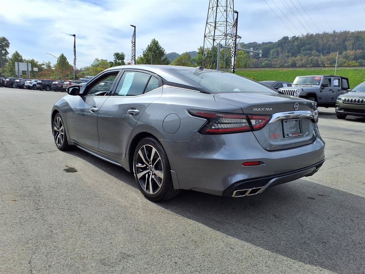 Used 2023 Nissan Maxima SL FWD image 3