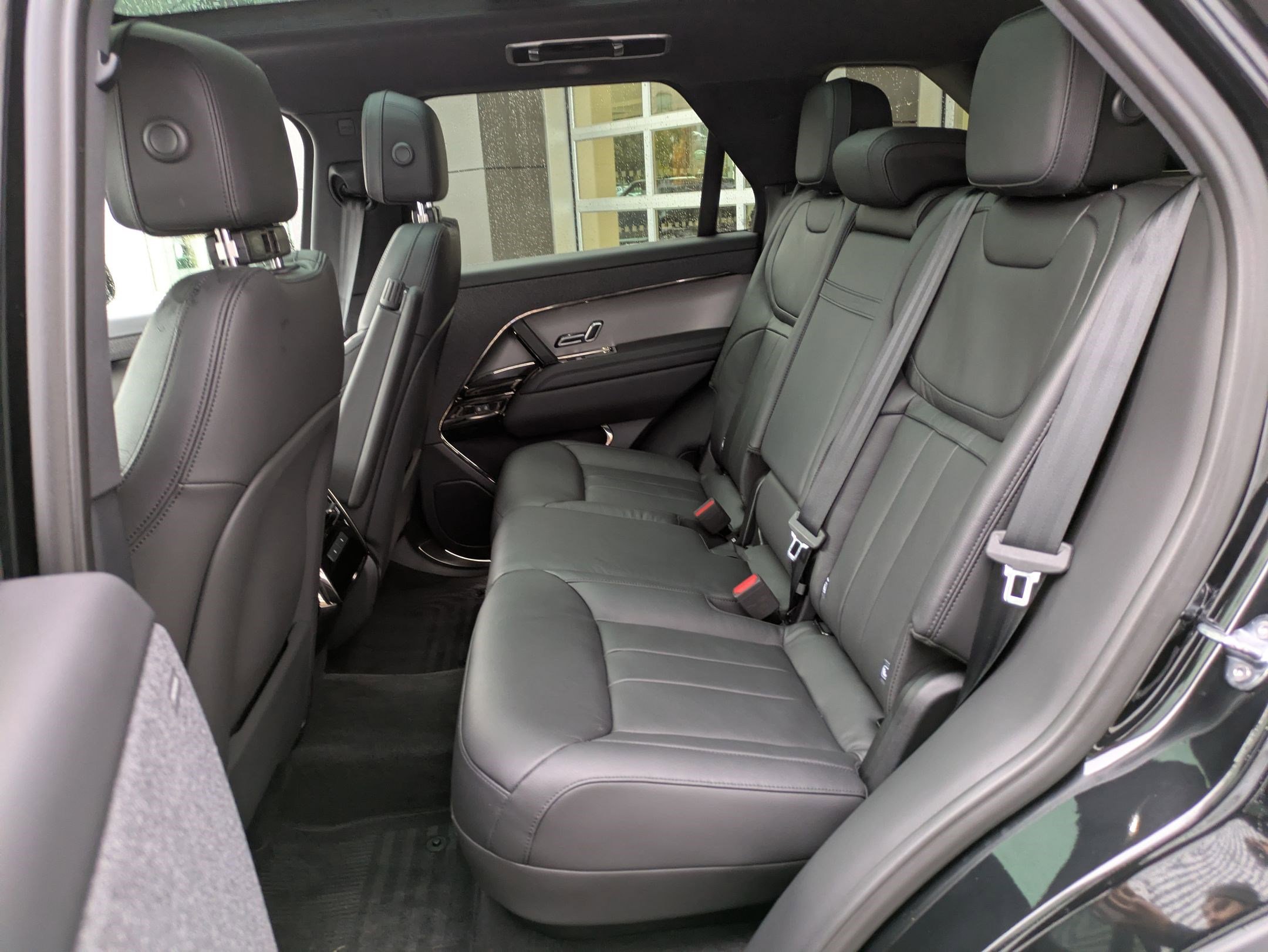 Used 2025 Land Rover Range Rover Sport image 30