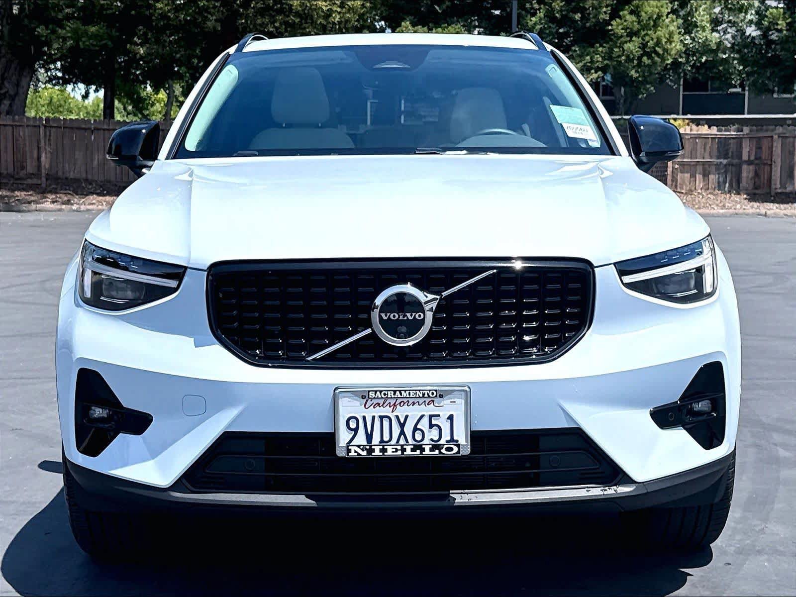 Used 2026 Volvo XC40 B5 Plus w/ Protection Package Premier AWD/4WD image 3