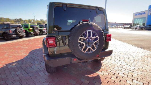 Used 2024 Jeep Wrangler Unlimited Sahara w/ Technology Group AWD/4WD image 8