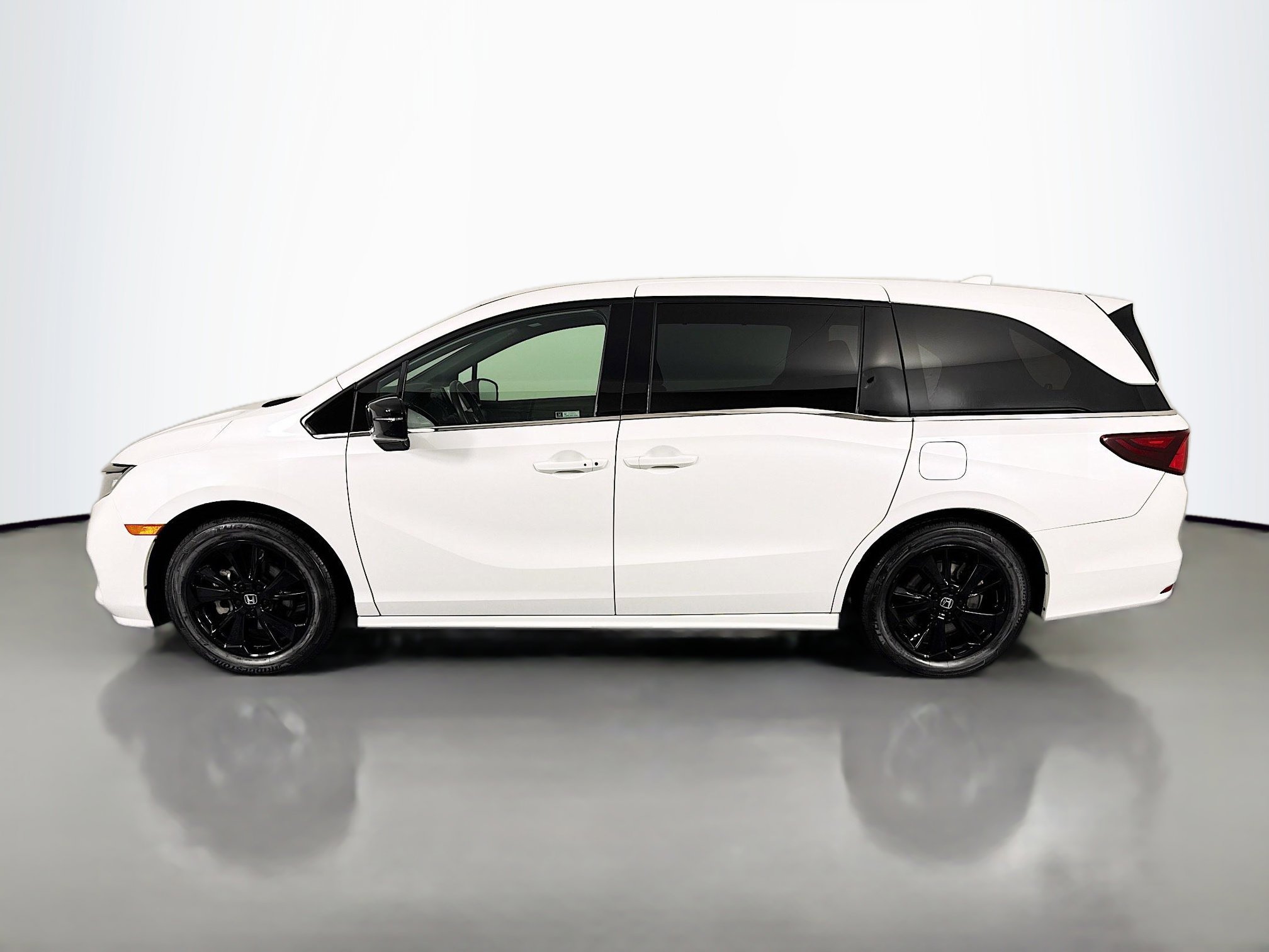 Certified 2023 Honda Odyssey Sport image 8
