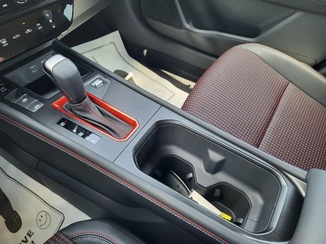 New 2025 Nissan Kicks SR FWD image 17