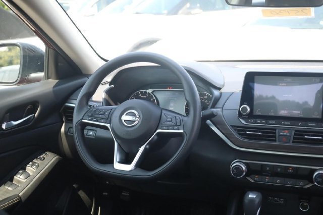 Used 2024 Nissan Altima 2.5 SV FWD image 23