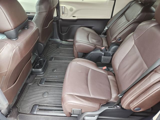 Certified 2024 Toyota Sienna Platinum FWD image 26