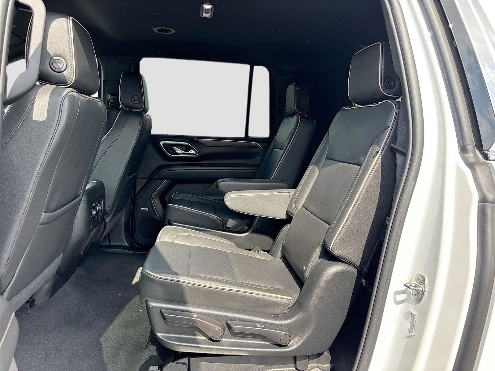 Used 2023 Chevrolet Suburban Premier image 29