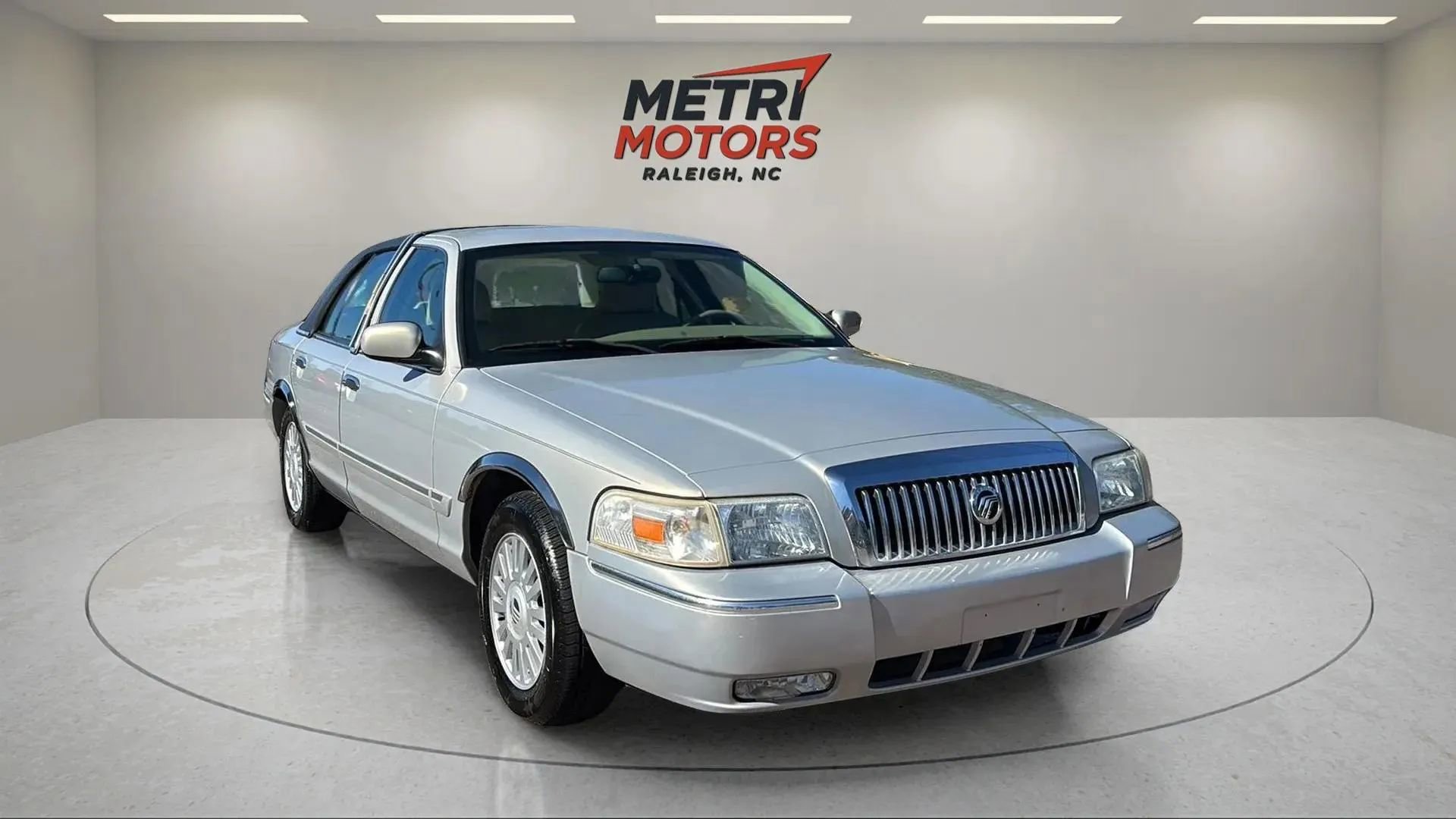 Used 2007 Mercury Grand Marquis LS image 2