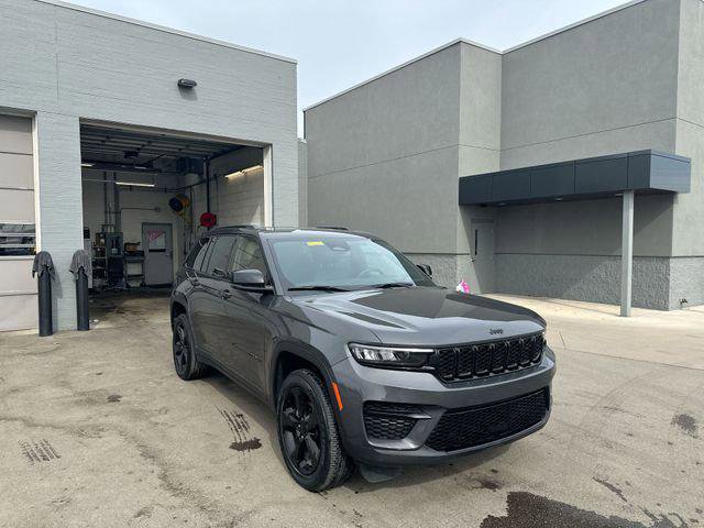 Certified 2023 Jeep Grand Cherokee Altitude image 11