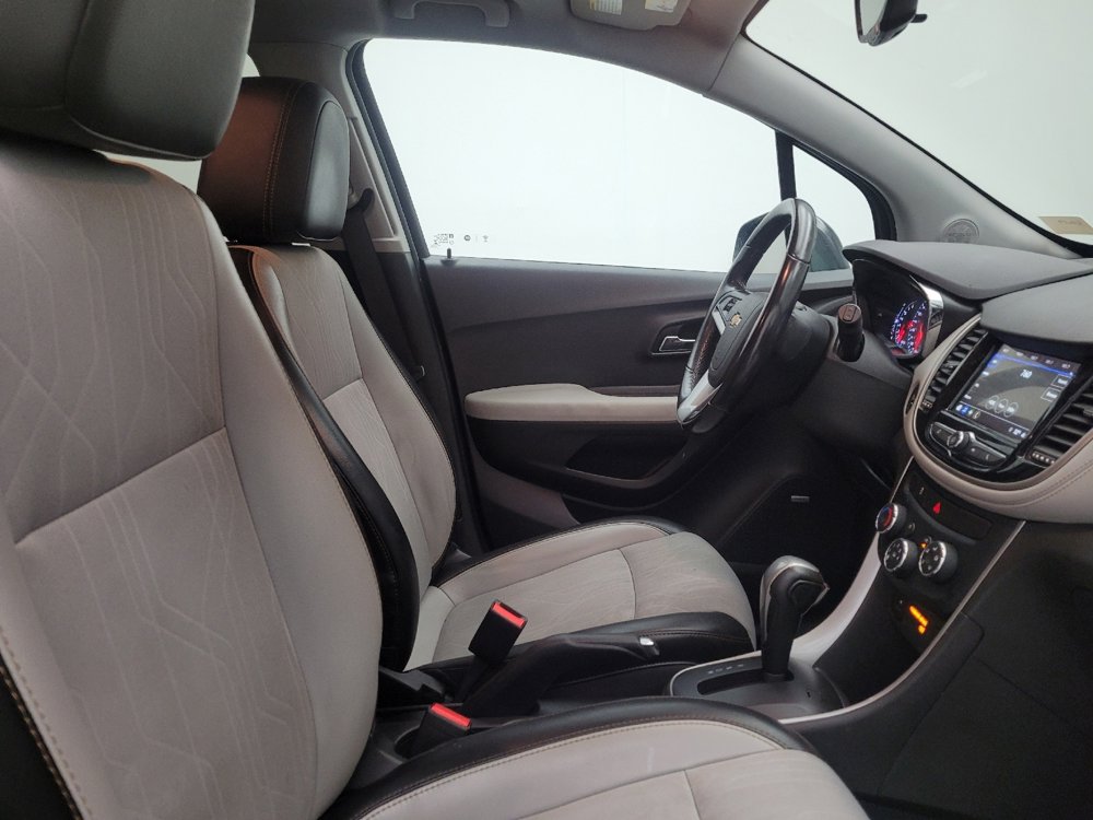 Used 2019 Chevrolet Trax LT w/ Sun & Sound Package FWD image 21